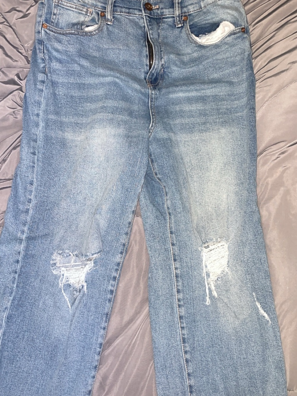 Kendall & Kylie Light Blue Distressed Women’s Jeans